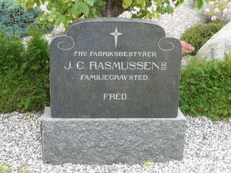 J. C. Rasmussen's familiegravsted.JPG